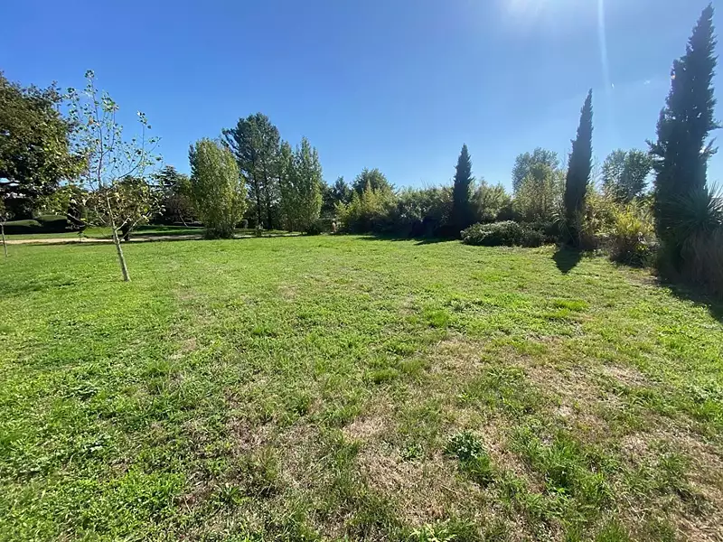 Terrain, 710 m²