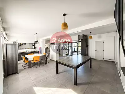 Maison, 230 m²