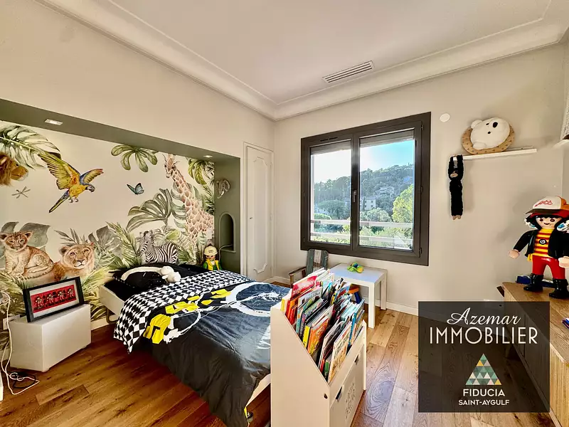Maison, 245 m²