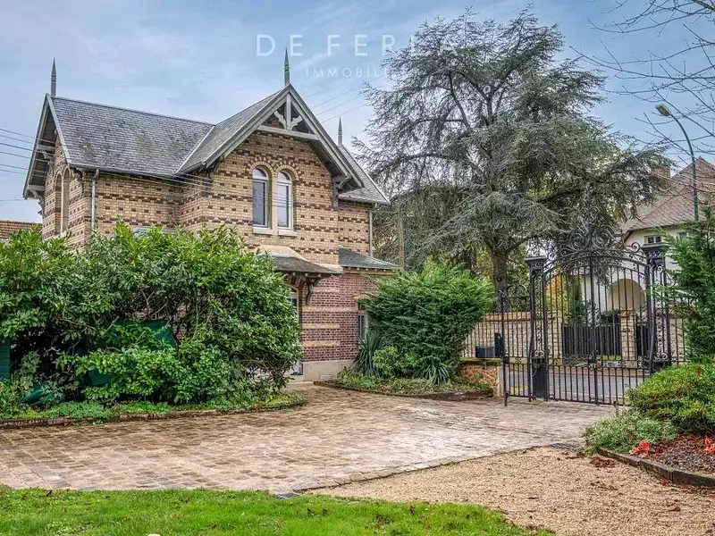 Maison, 826 m²