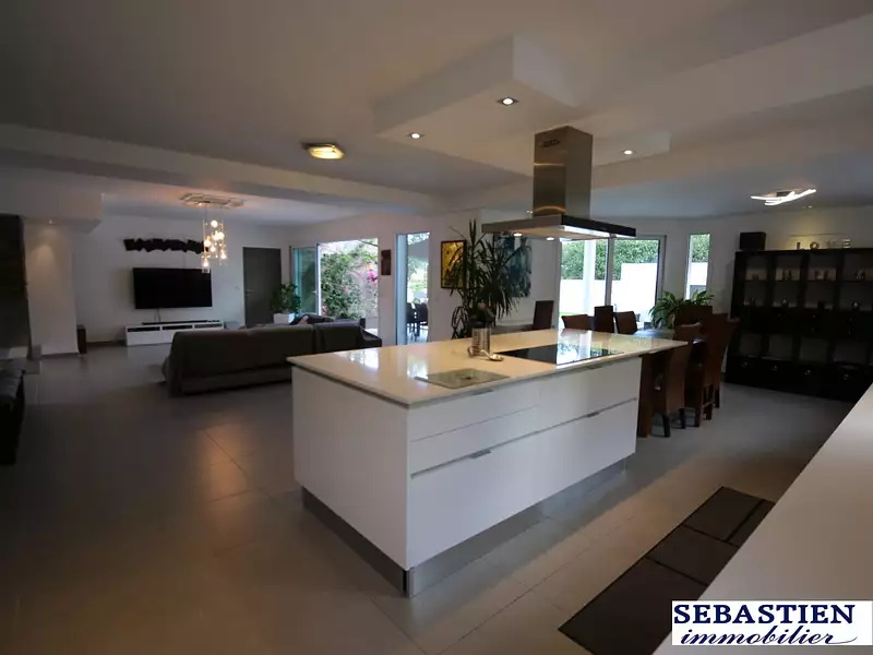 Maison, 243,1 m²