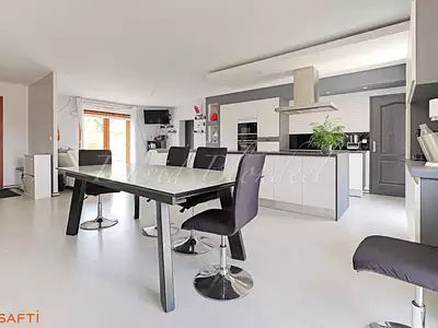 Maison, 167 m²