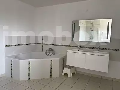 Maison, 240 m²