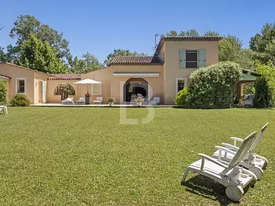 Maison, 240 m²