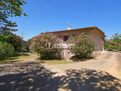 Maison, 240 m²