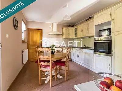 Maison, 240 m²