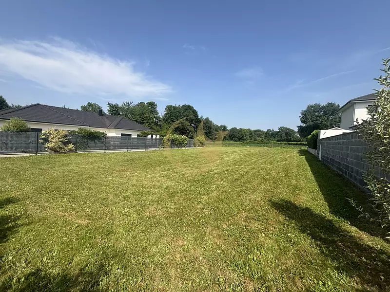 Terrain, 823 m²