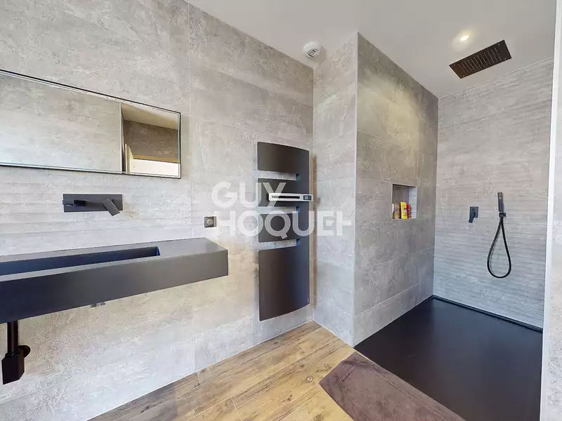 Maison, 240 m²