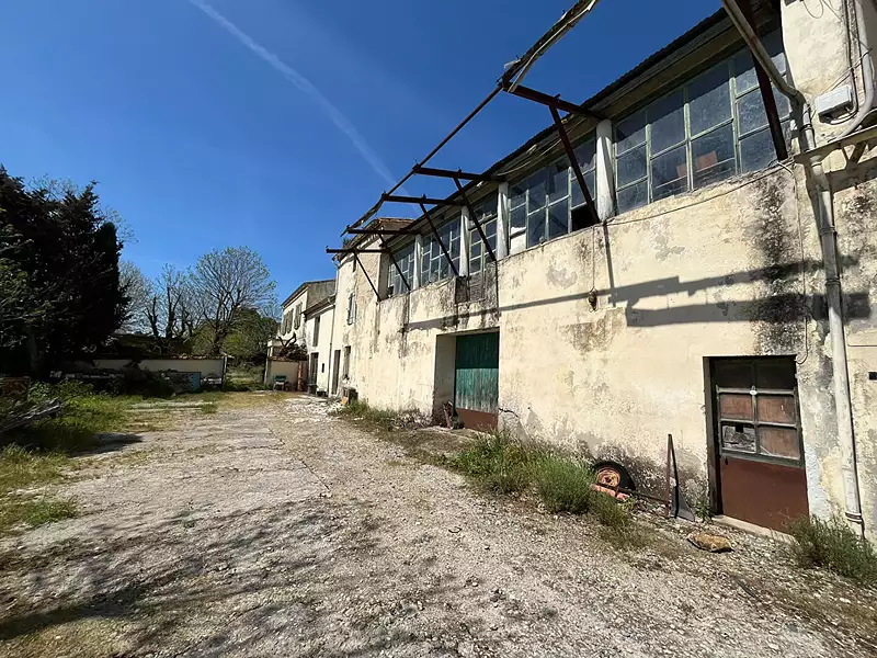 Immeuble, 692 m²