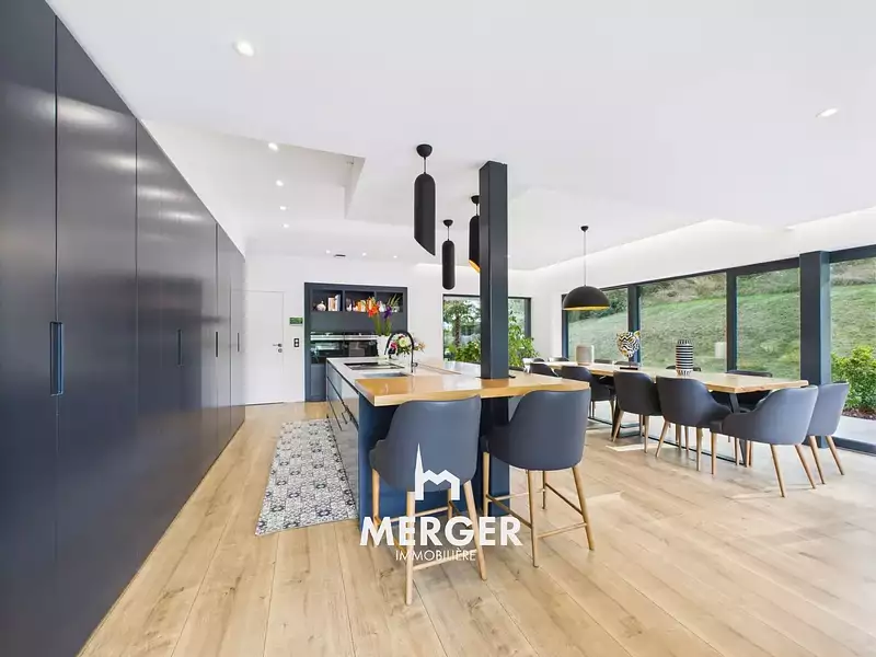 Maison, 330 m²