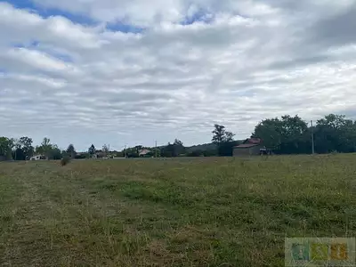Terrain, 2 100 m²