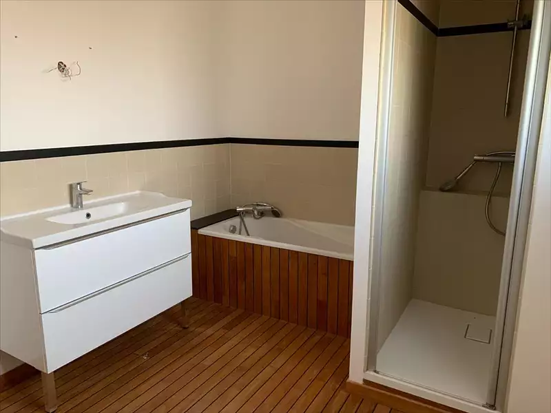 Immeuble, 654 m²