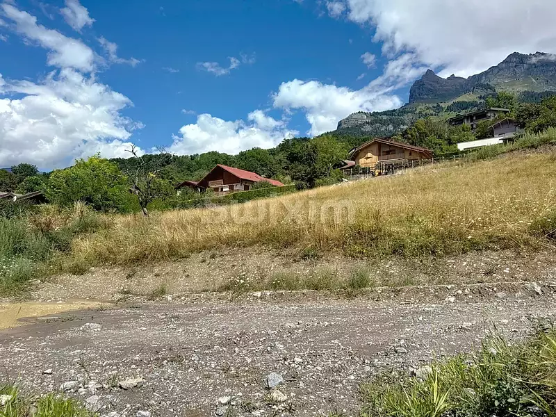 Terrain, 711 m²