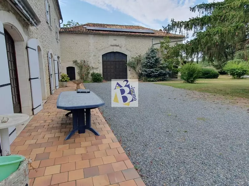 Maison, 221 m²