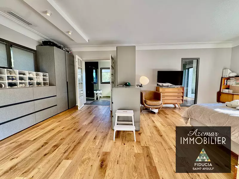 Maison, 245 m²