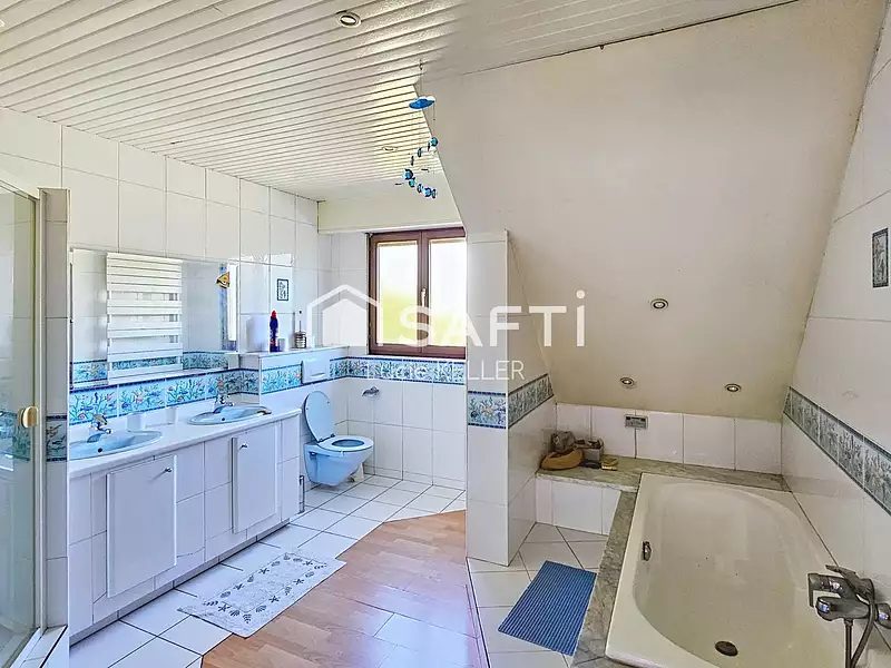 Maison, 230 m²