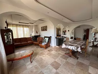 Maison, 250 m²