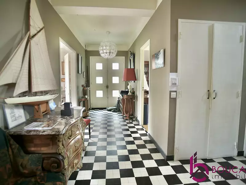 Maison, 248 m²