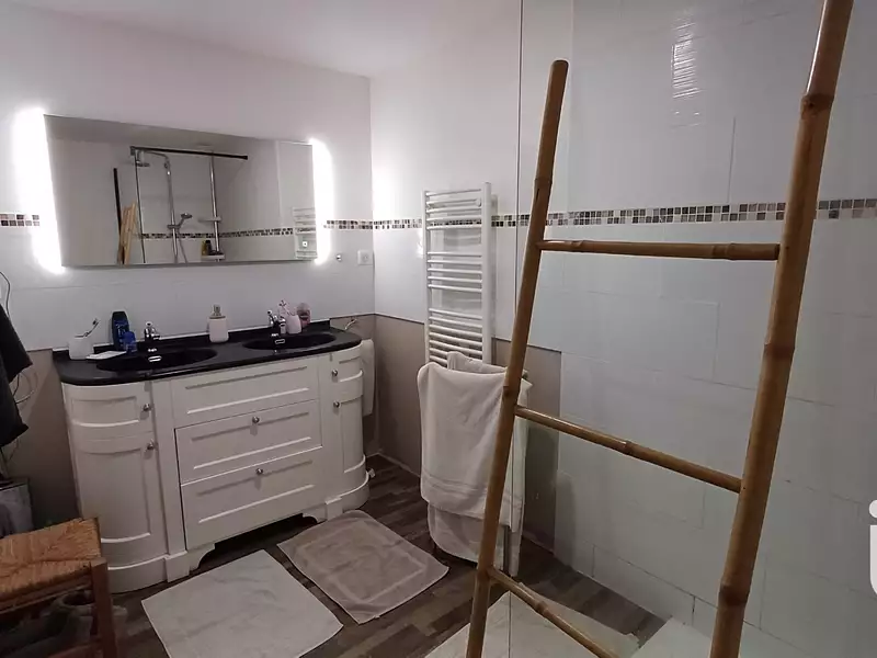 Maison, 250 m²