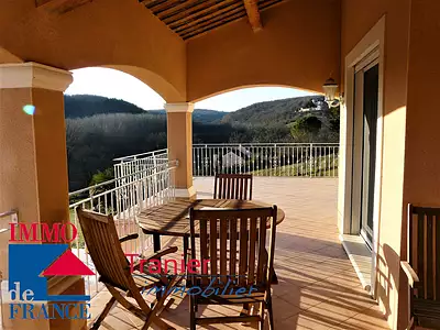 Maison, 235 m²