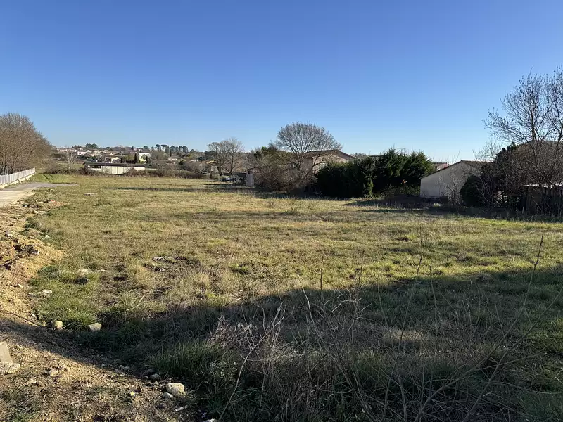 Terrain, 700 m²
