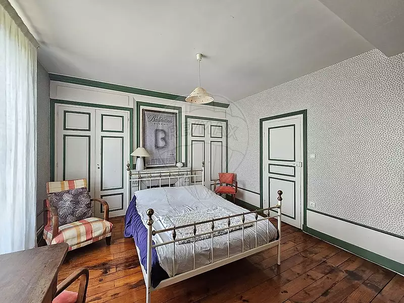 Maison, 196 m²