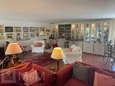 Maison, 640 m²