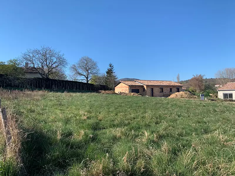 Terrain, 1 027 m²