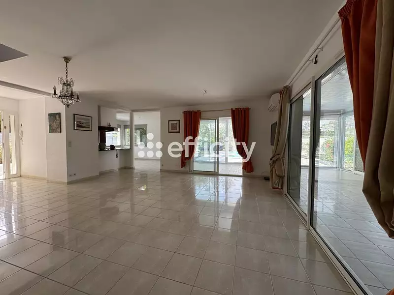 Maison, 193 m²
