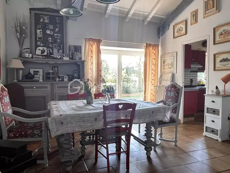 Maison, 240 m²