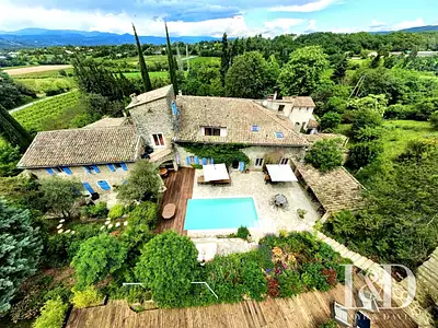 Maison, 1 400 m²