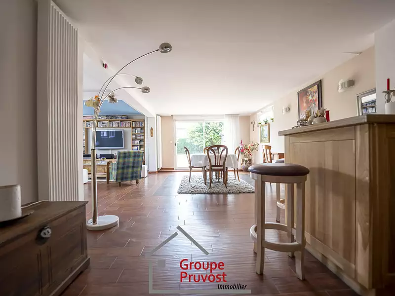 Maison, 240 m²