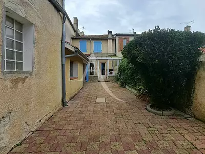 Maison, 166 m²