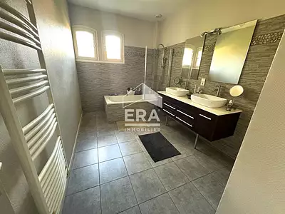Maison, 240 m²
