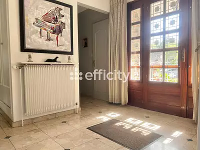 Maison, 240 m²