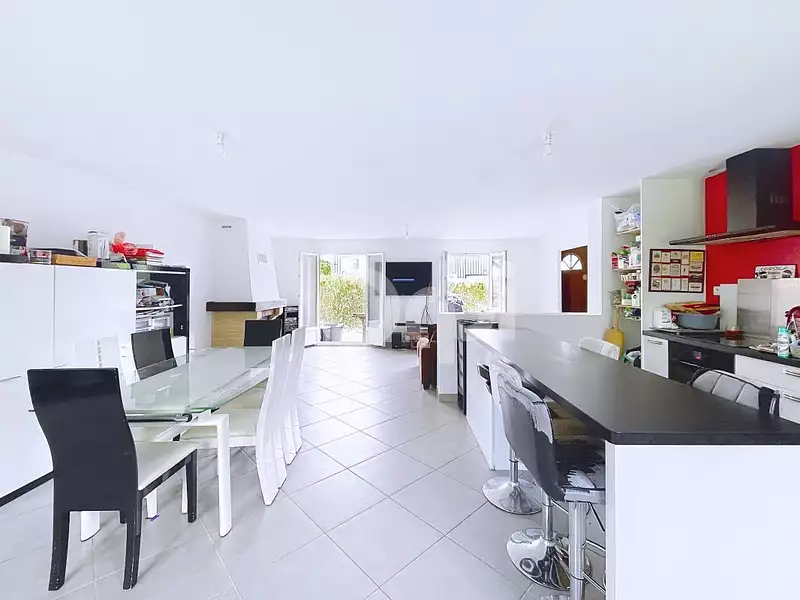 Maison, 166 m²