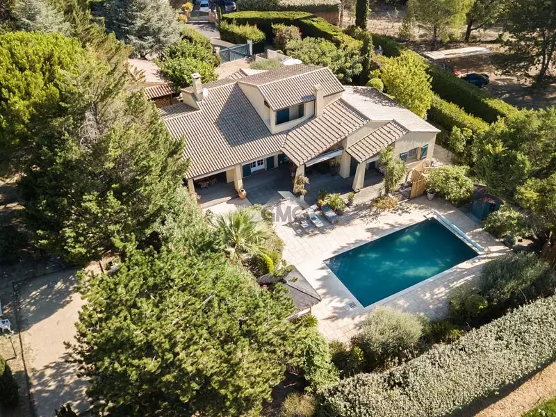 Maison, 215 m²