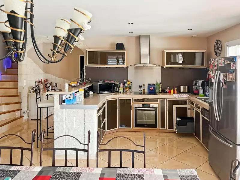 Maison, 235 m²