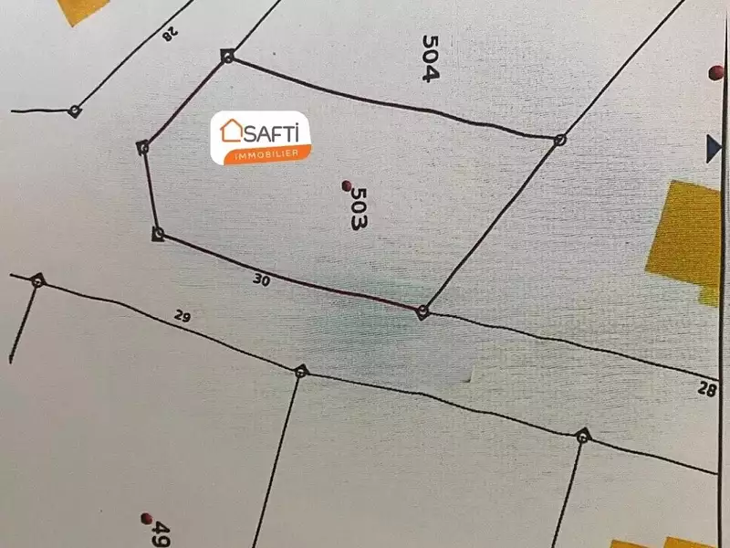 Terrain, 592 m²