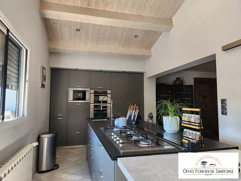 Maison, 375 m²