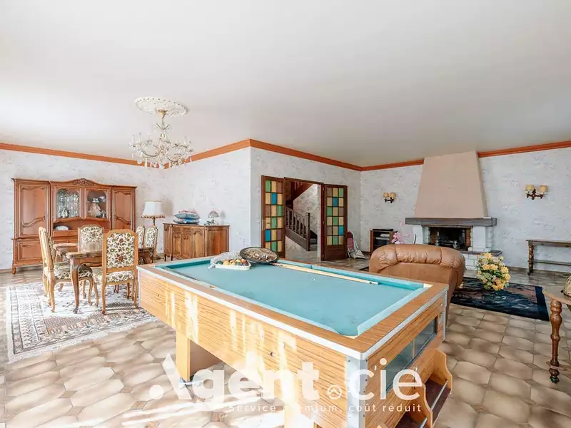 Maison, 240 m²