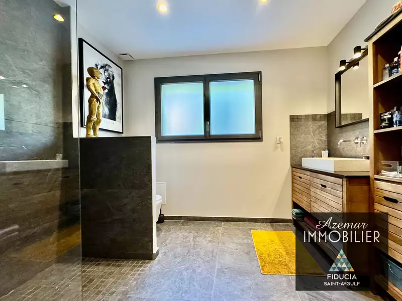 Maison, 245 m²
