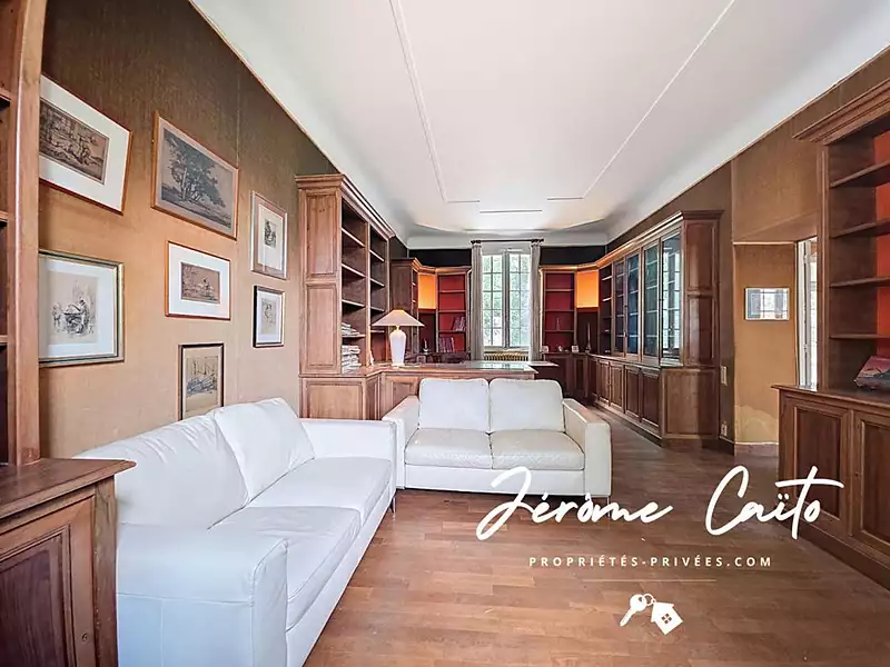 Maison, 858 m²