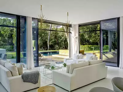 Maison, 953,7 m²