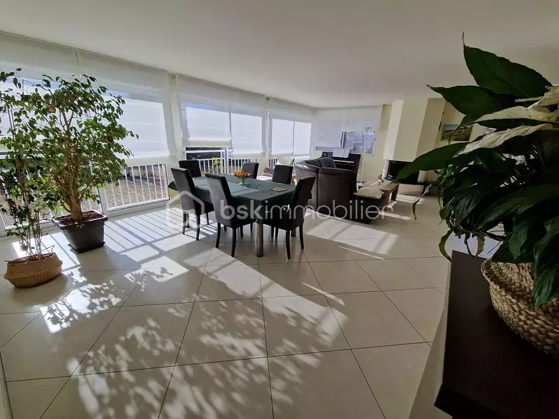 Maison, 240 m²