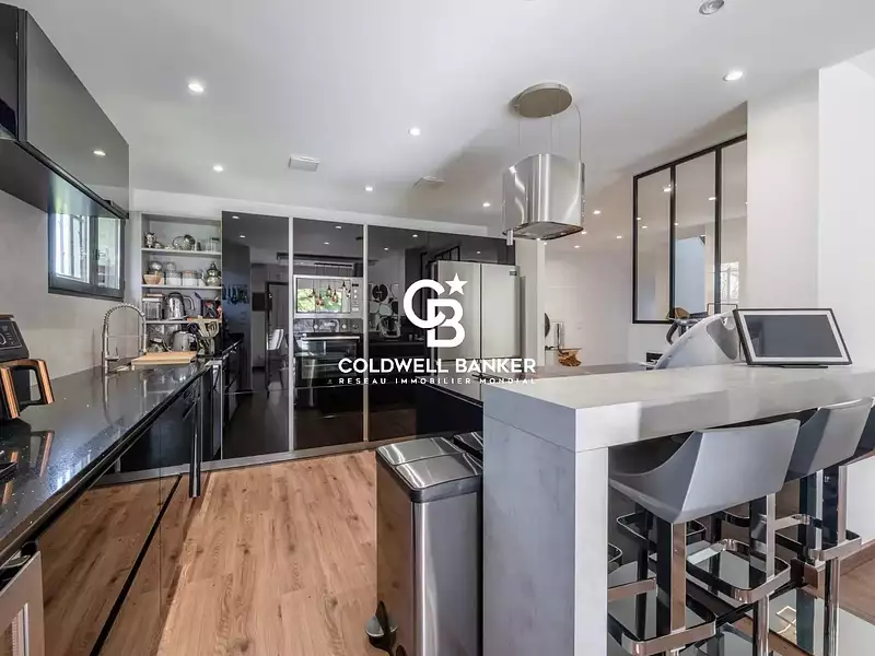 Maison, 280 m²