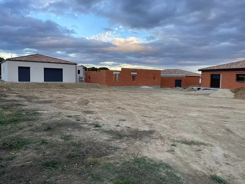 Terrain, 740 m²
