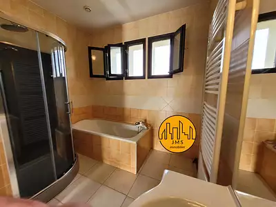 Maison, 240 m²