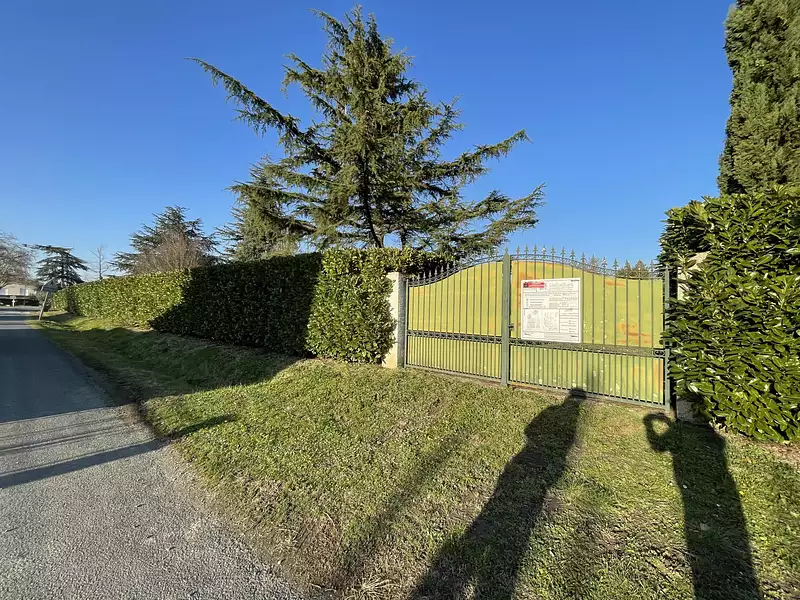 Terrain, 1 077 m²
