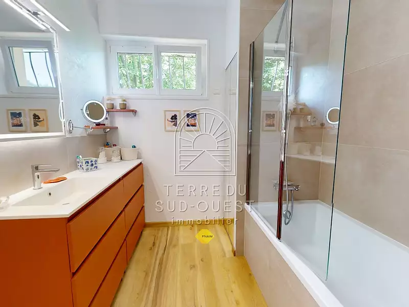 Maison, 319 m²